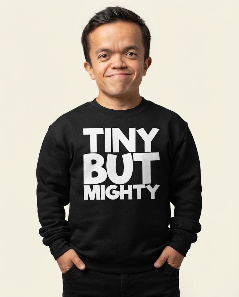 Lustiges Sweatshirt mit dem Aufdruck „Tiny But Mighty“